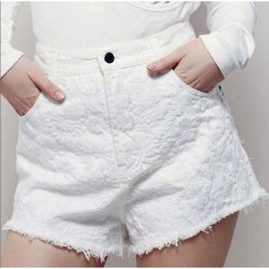 🪽Free People Etienne Field Embroidered White Denim Shorts | 24